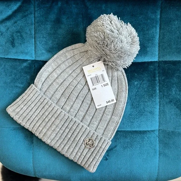 🎉🎉 Michael Kors Pom Pom Beanie Hat NWT - Picture 2 of 2